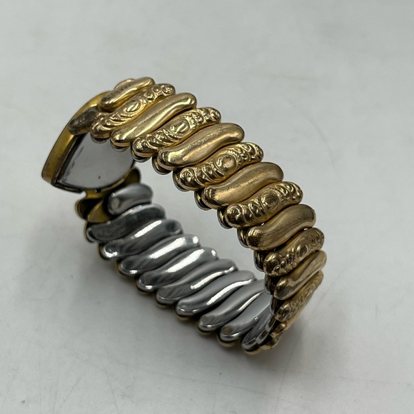 Hall of Providence Vintage
12K Gold Filled Stainless Heart Expansion Bracelet - Picture 4 of 15